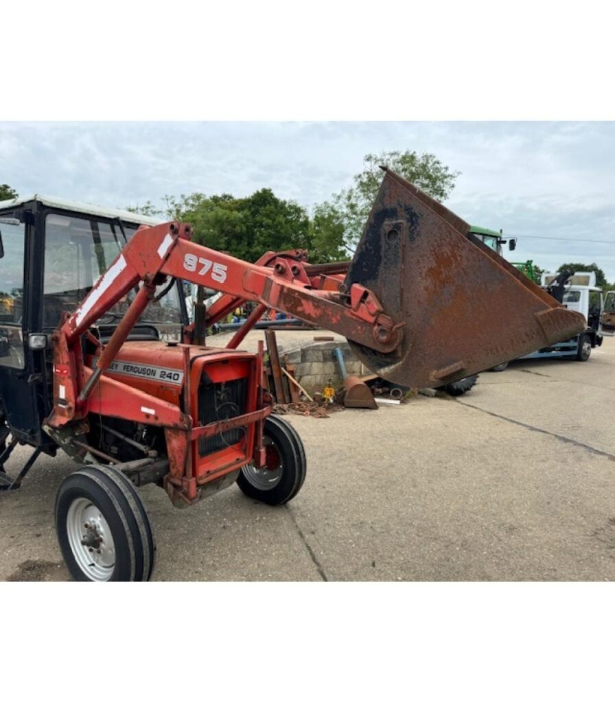 MF 875 Front Loader