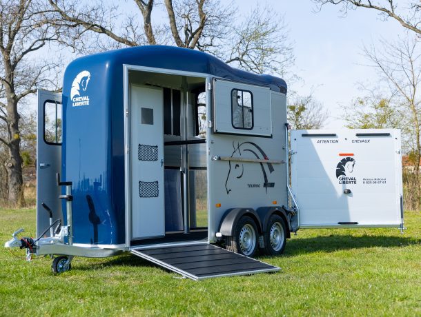 Cheval Liberte Touring Country Horse Trailer with Tack Room