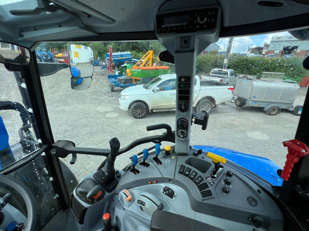 New Holland T5.120 Utility Dual Command Tractor