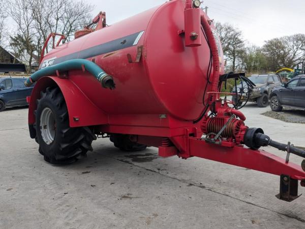 HI SPEC 2300 GALLON SLURRY TANKER