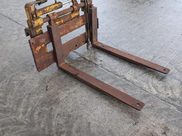 HYDRAULIC WIDTH ADJUSTABLE PALLET FORKS