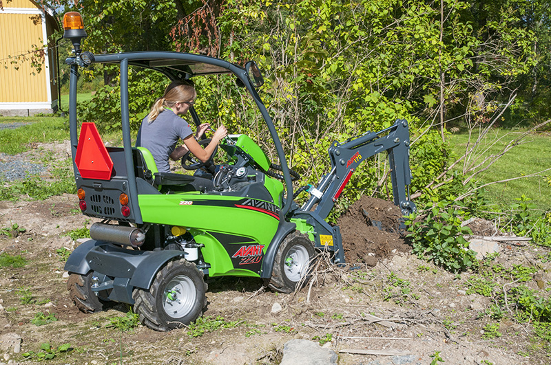 Avant 220 Compact Multi-Functional Loader