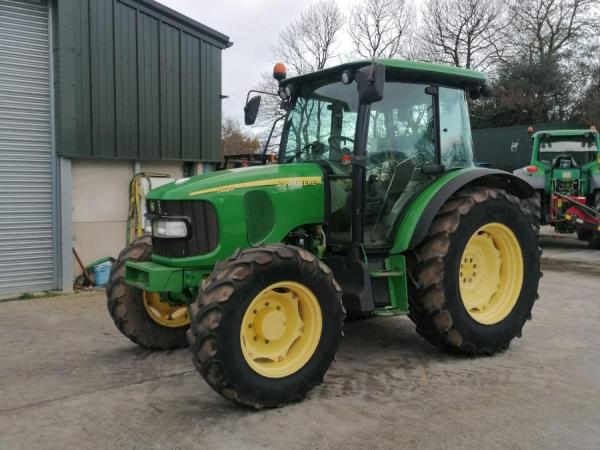 John Deere 5620