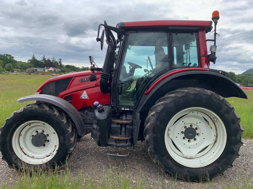 Valtra N123 Tractor