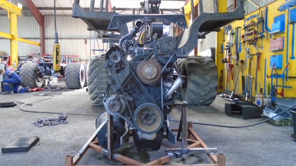 Valmet 840.3 SISU ENGINE