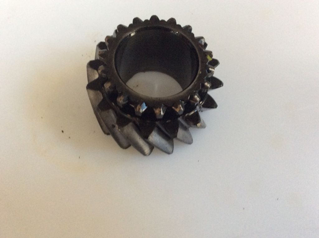 John Deere 3130 Countershaft Pinion : £75.00 ex VAT