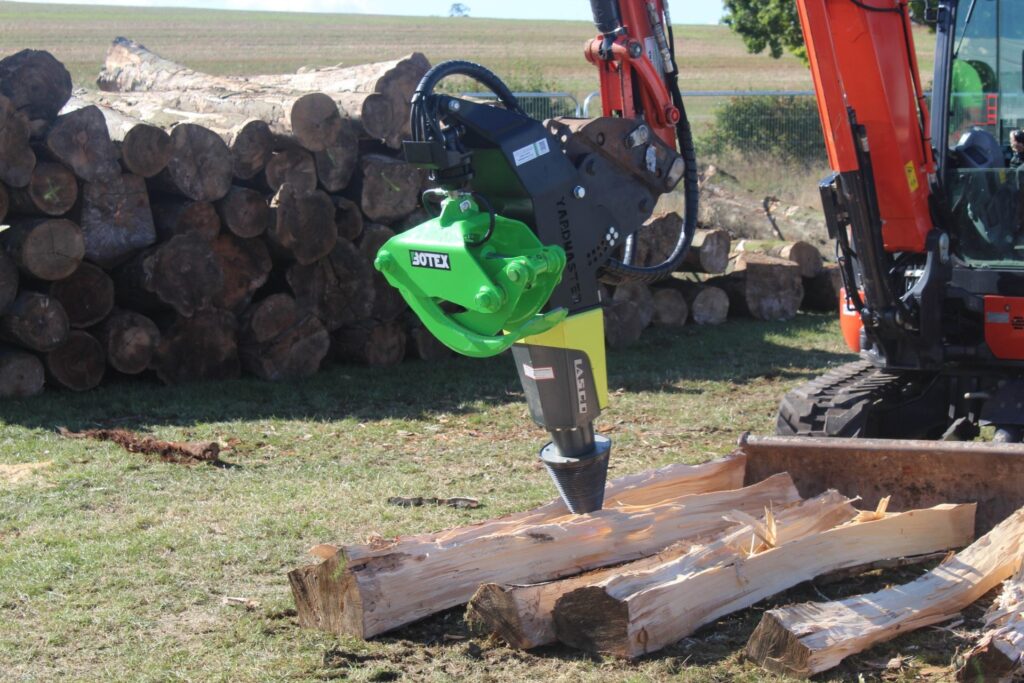 The Yard Master – Log Splitter and Rotating Timber Grab