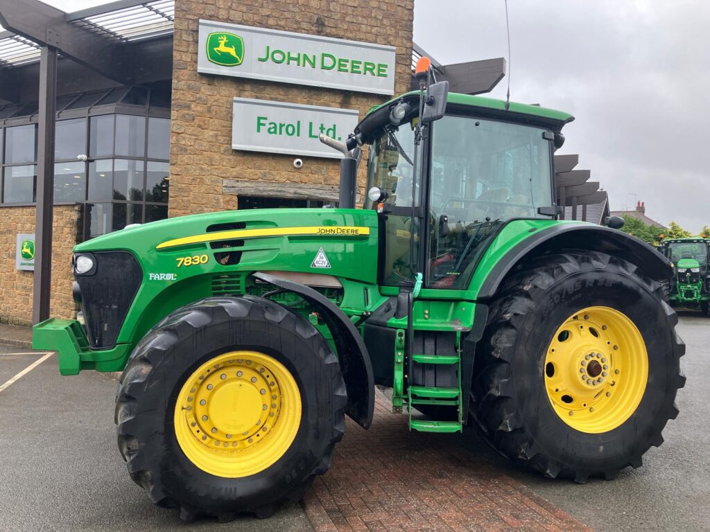 John Deere 7830