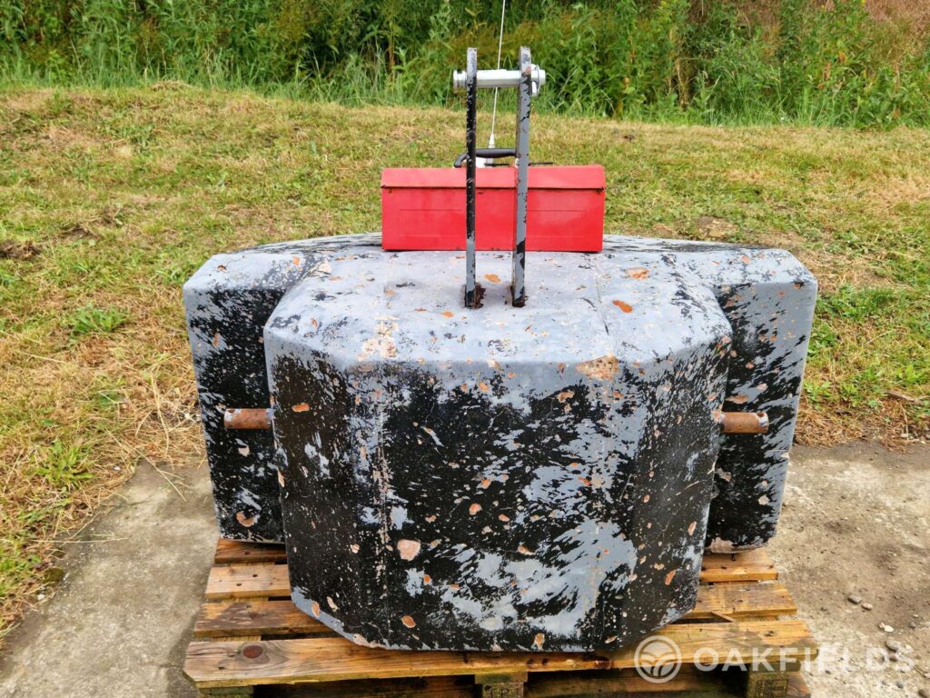 Linkage mounted 1000KG concrete weight block