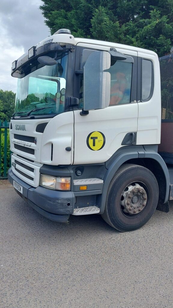 SCANIA P320 26T 6X2 BEAVER TAIL