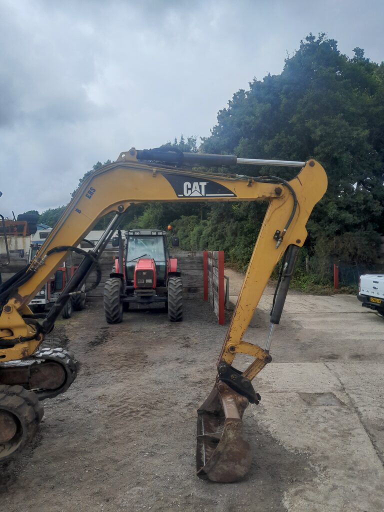 CAT 4.5 TONNE DIGGER