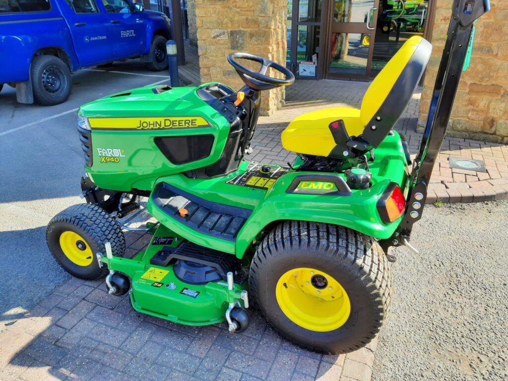 John Deere X940 ride on mower