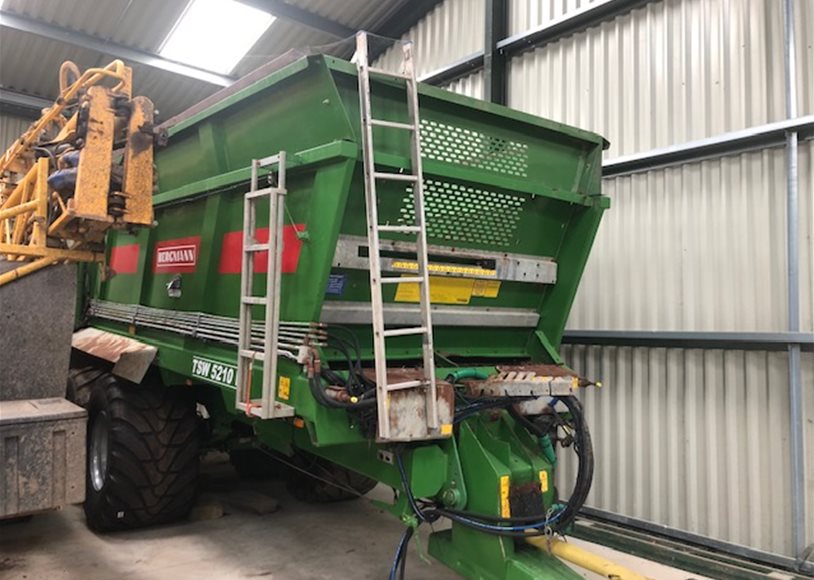 Sundries TSW 5210 Manure Spreader