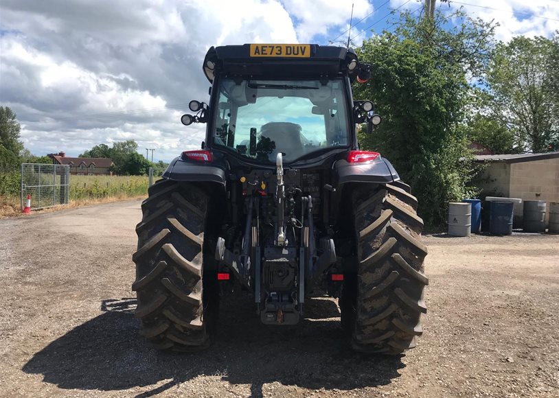 Valtra G135A Tractor