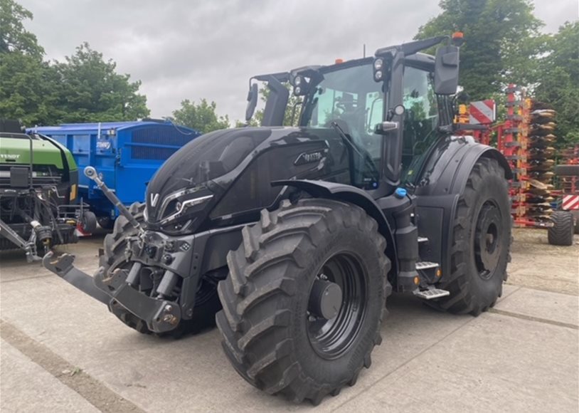 Valtra Q305 1A9 Tractor