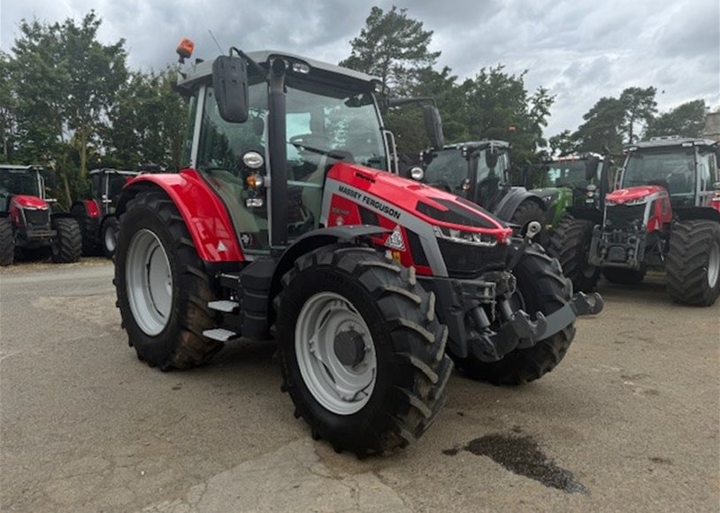 Massey Ferguson 5S.145ESD4 Tractor