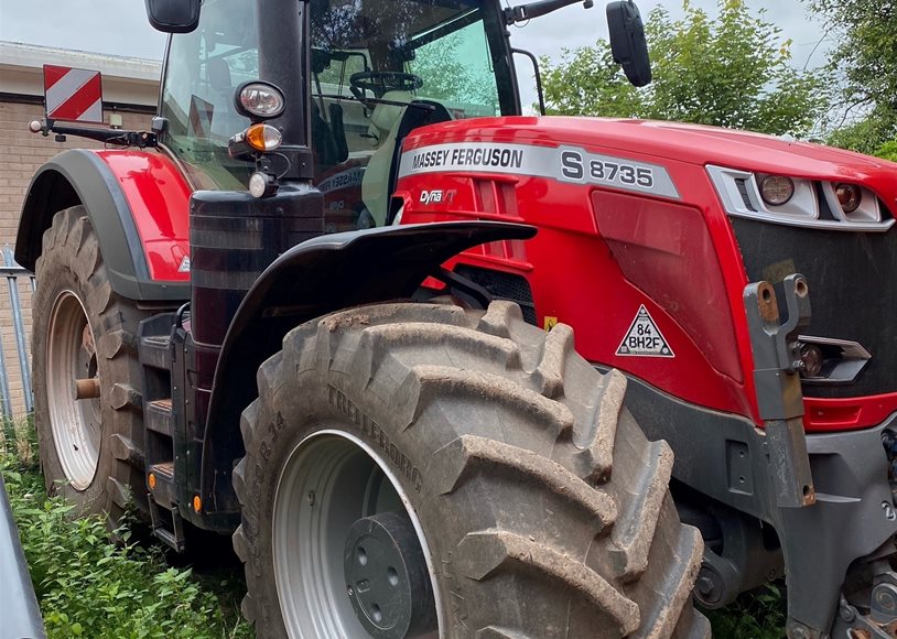 Massey Ferguson 8735SEXDV Tractor