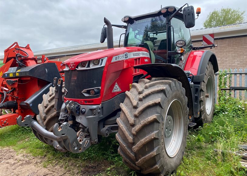 Massey Ferguson 8735SEXDV Tractor