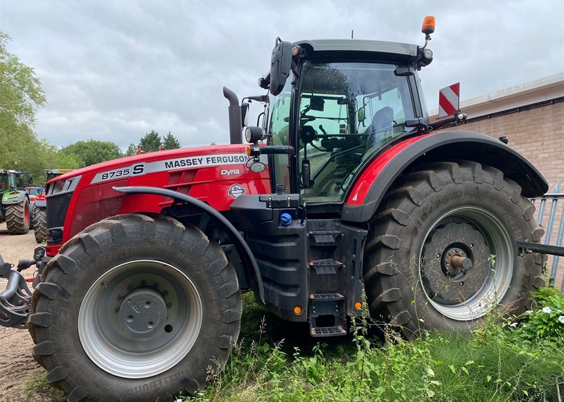 Massey Ferguson 8735SEXDV Tractor