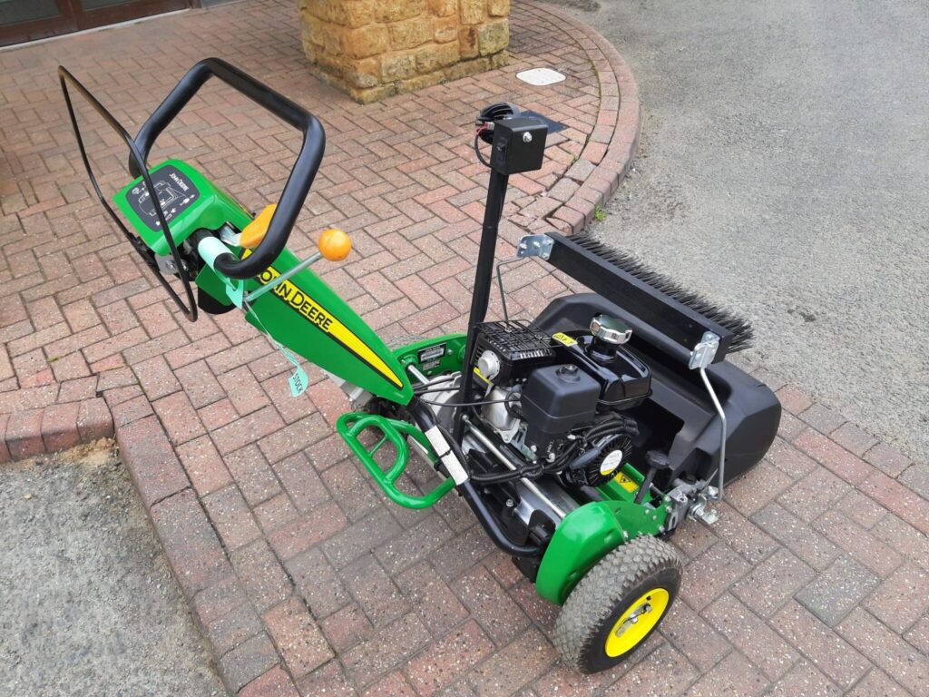 John Deere 220SL walk behind greens mower