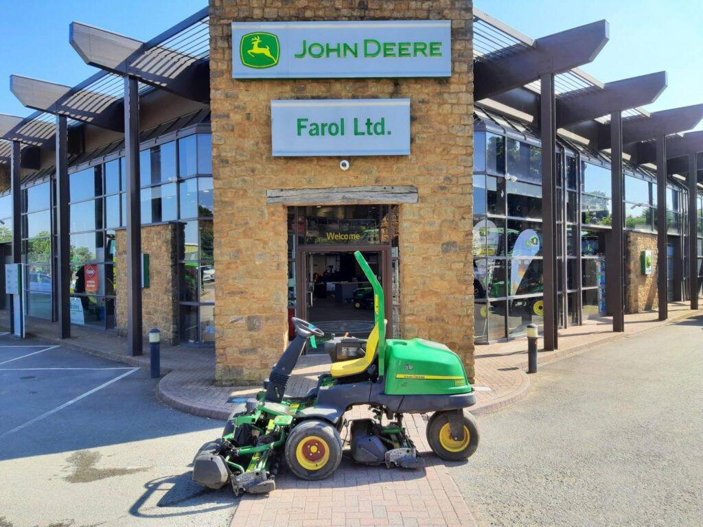 John Deere 2500EH greens triple mower