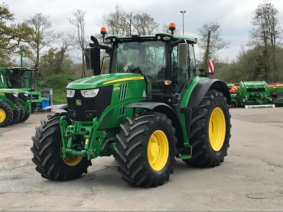 John Deere 6215R