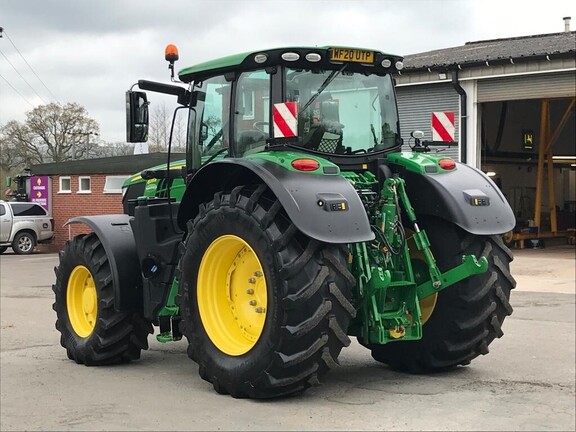 John Deere 6215R