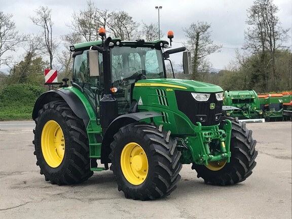 John Deere 6215R