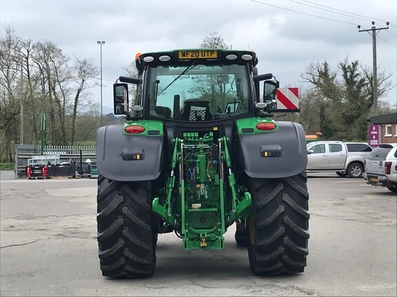 John Deere 6215R