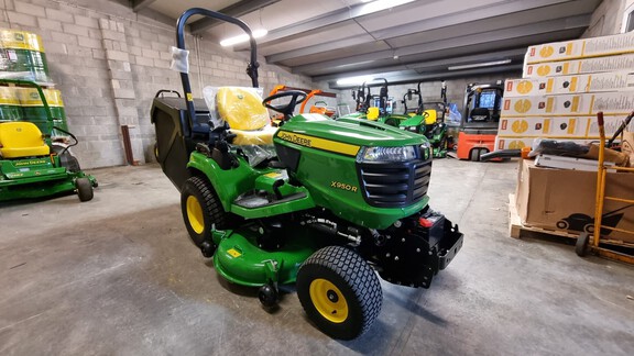 John Deere X950R Diesel Mower/Collector -Low Tip