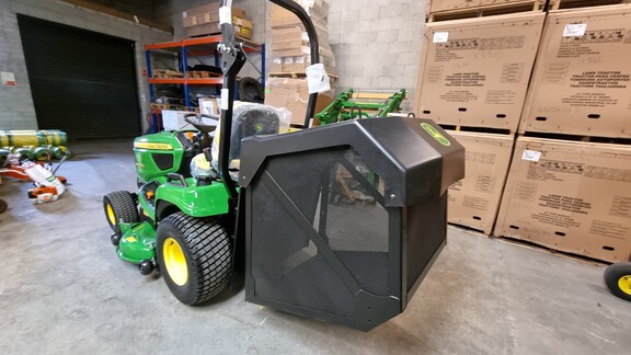 John Deere X950R Diesel Mower/Collector -Low Tip