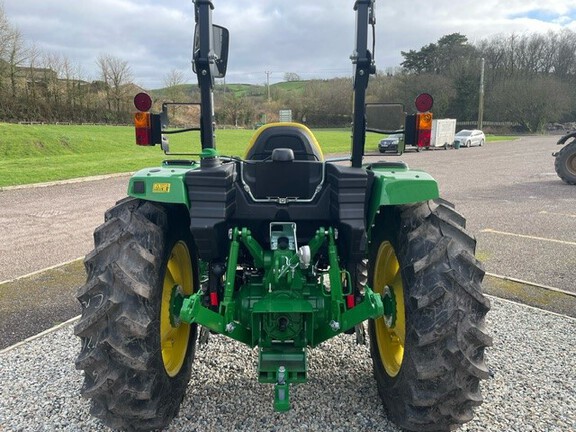 John Deere 4052M