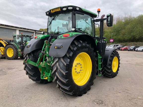 John Deere 6215R