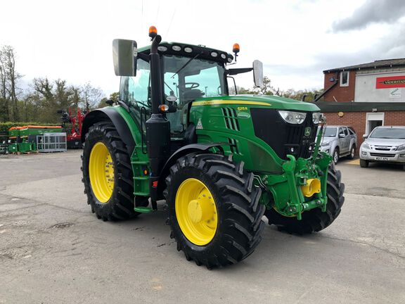 John Deere 6215R