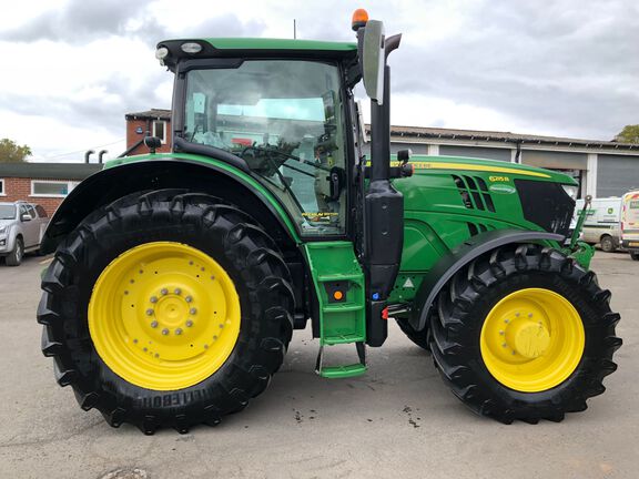 John Deere 6215R