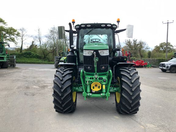 John Deere 6215R