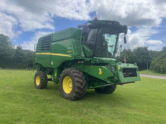 John Deere T550i HillMaster combine c/w 622R header