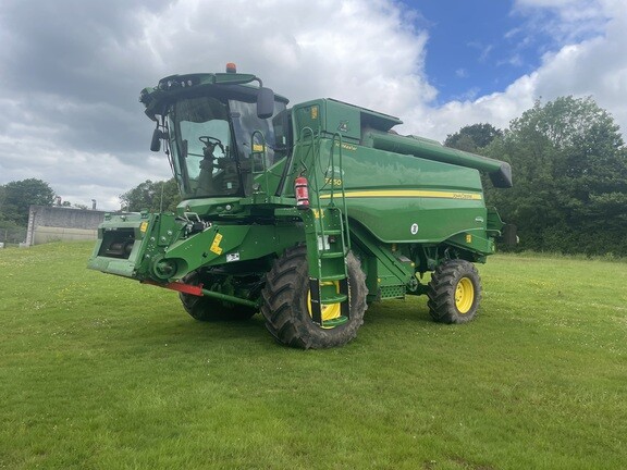 John Deere T550i HillMaster combine c/w 622R header