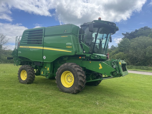 John Deere T550i HillMaster combine c/w 622R header