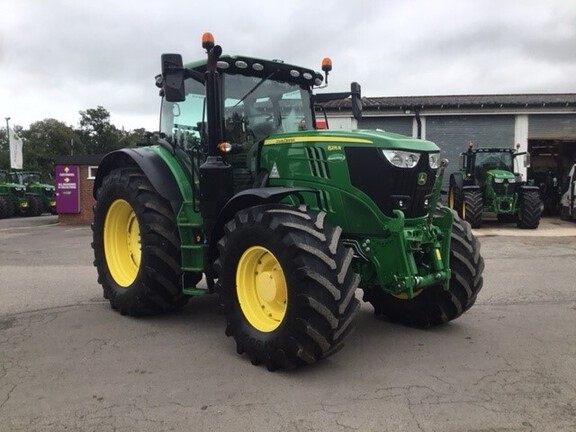 John Deere 6215R