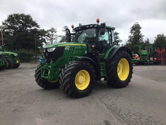 John Deere 6215R