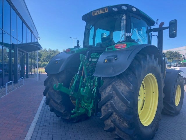 John Deere 6215R