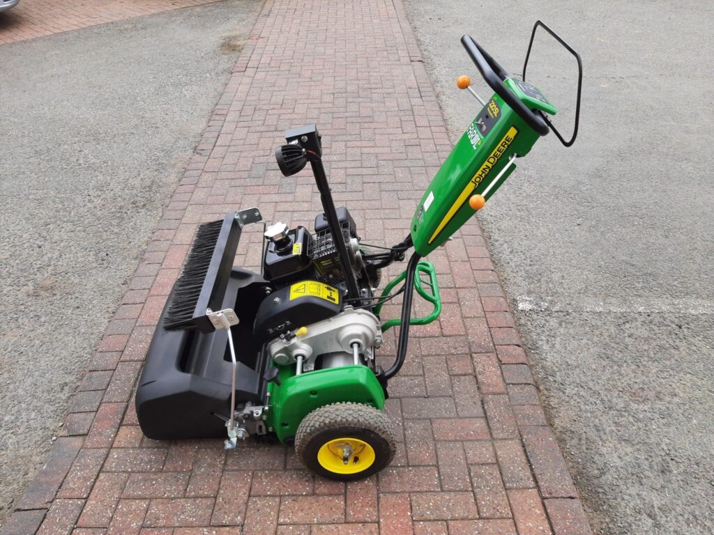 John Deere 220SL walk behind greens mower