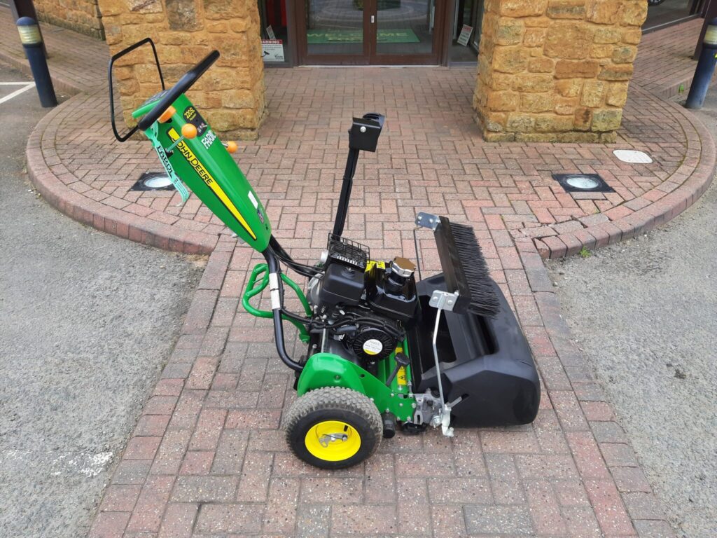 John Deere 220SL walk behind greens mower