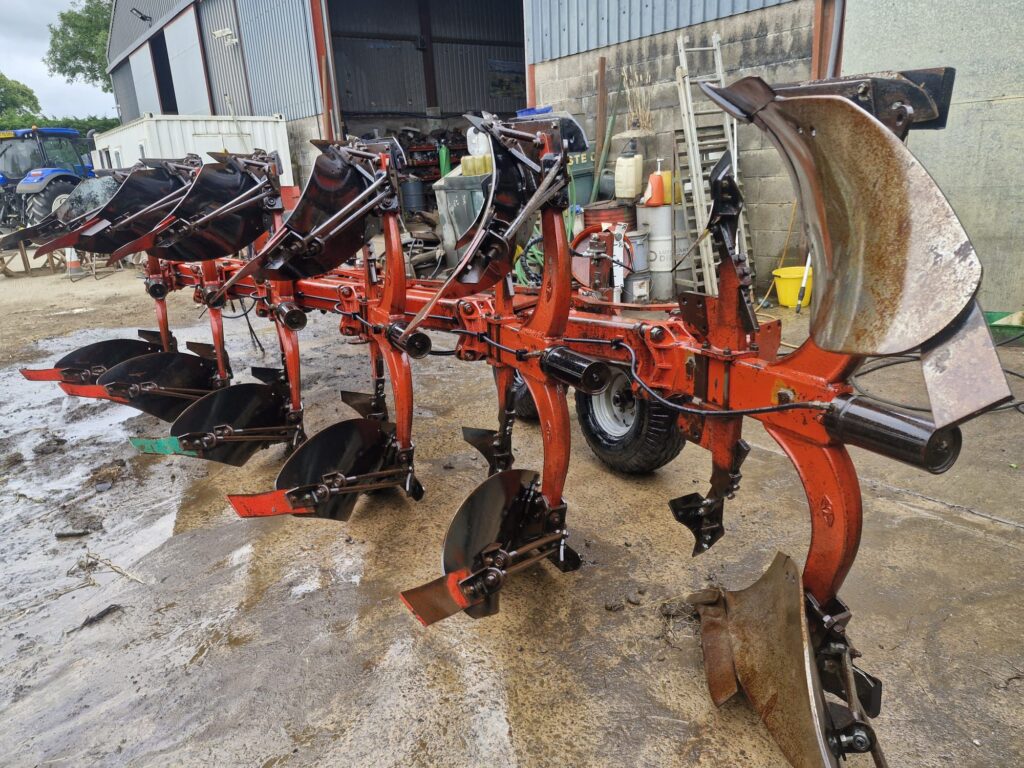 GREGGORIE BESSON 6 FURROW PLOUGH