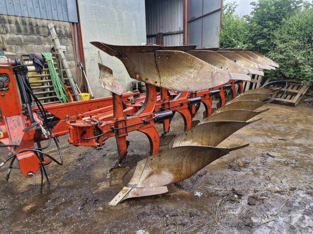 GREGGORIE BESSON 6 FURROW PLOUGH