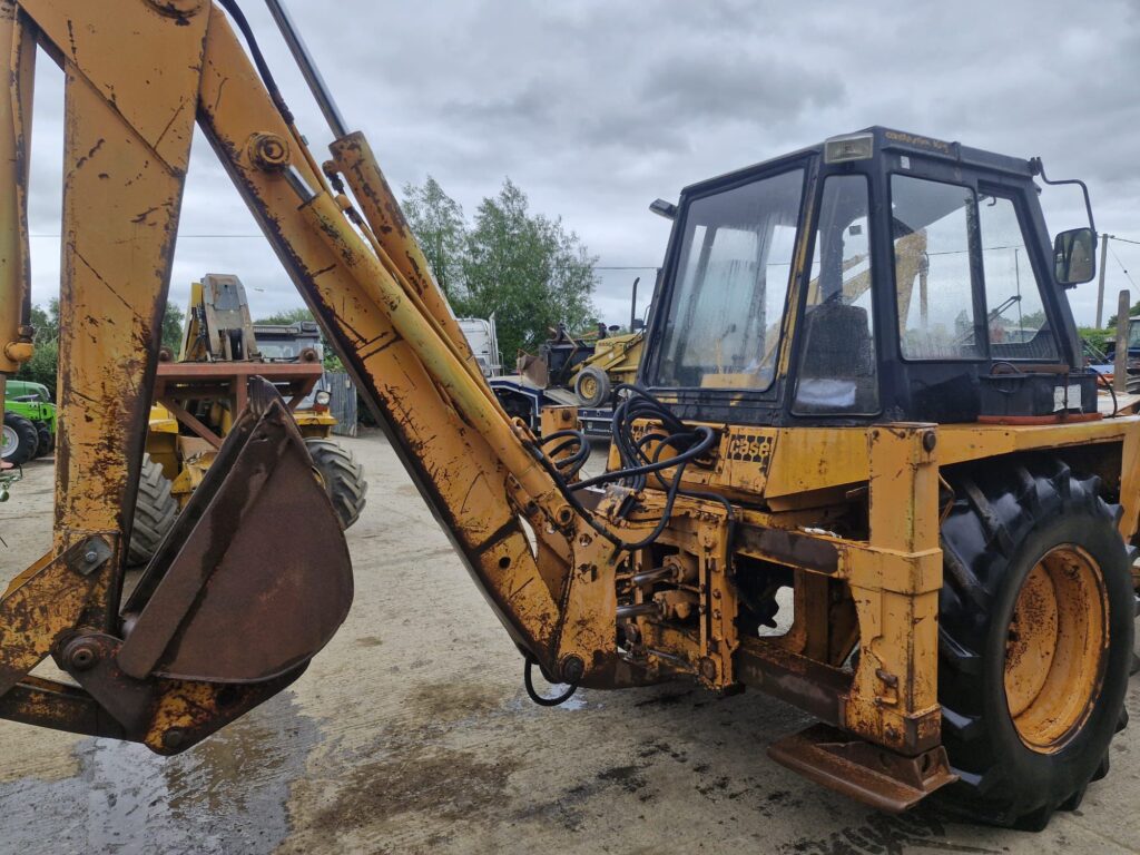 CASE 580F DIGGER C/W BUCKET