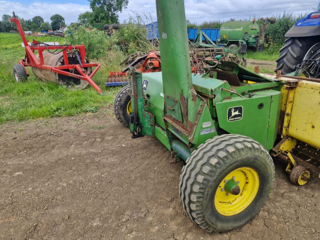 JOHN DEERE 3765 TRAILED FORAGER