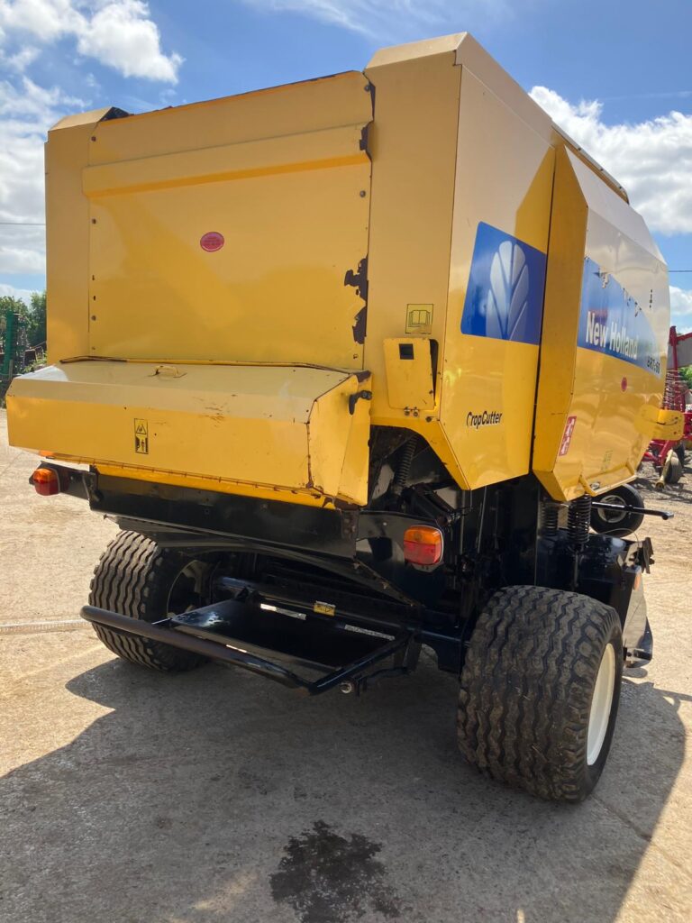 NEW HOLLAND BR7060 ROUND BALER