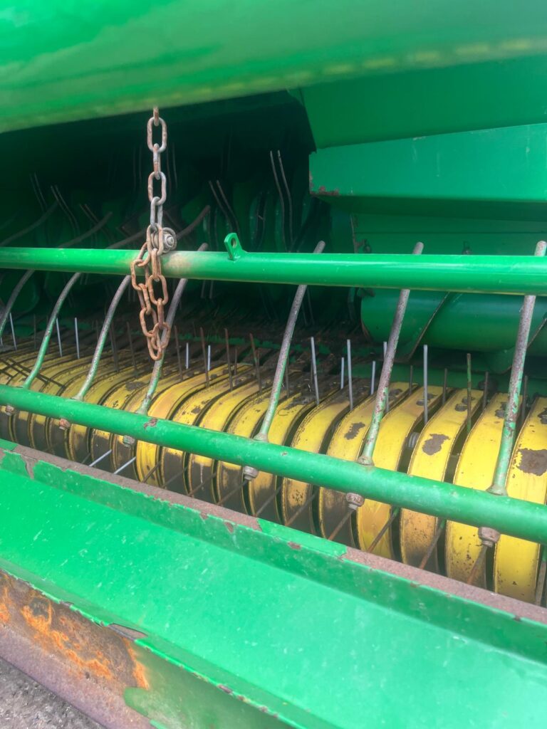 JOHN DEERE 644 ROUND BALER